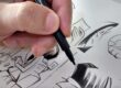 Mão do quadrinhista José Aguiar desenhando personagens em papel com caneta nanquim preta